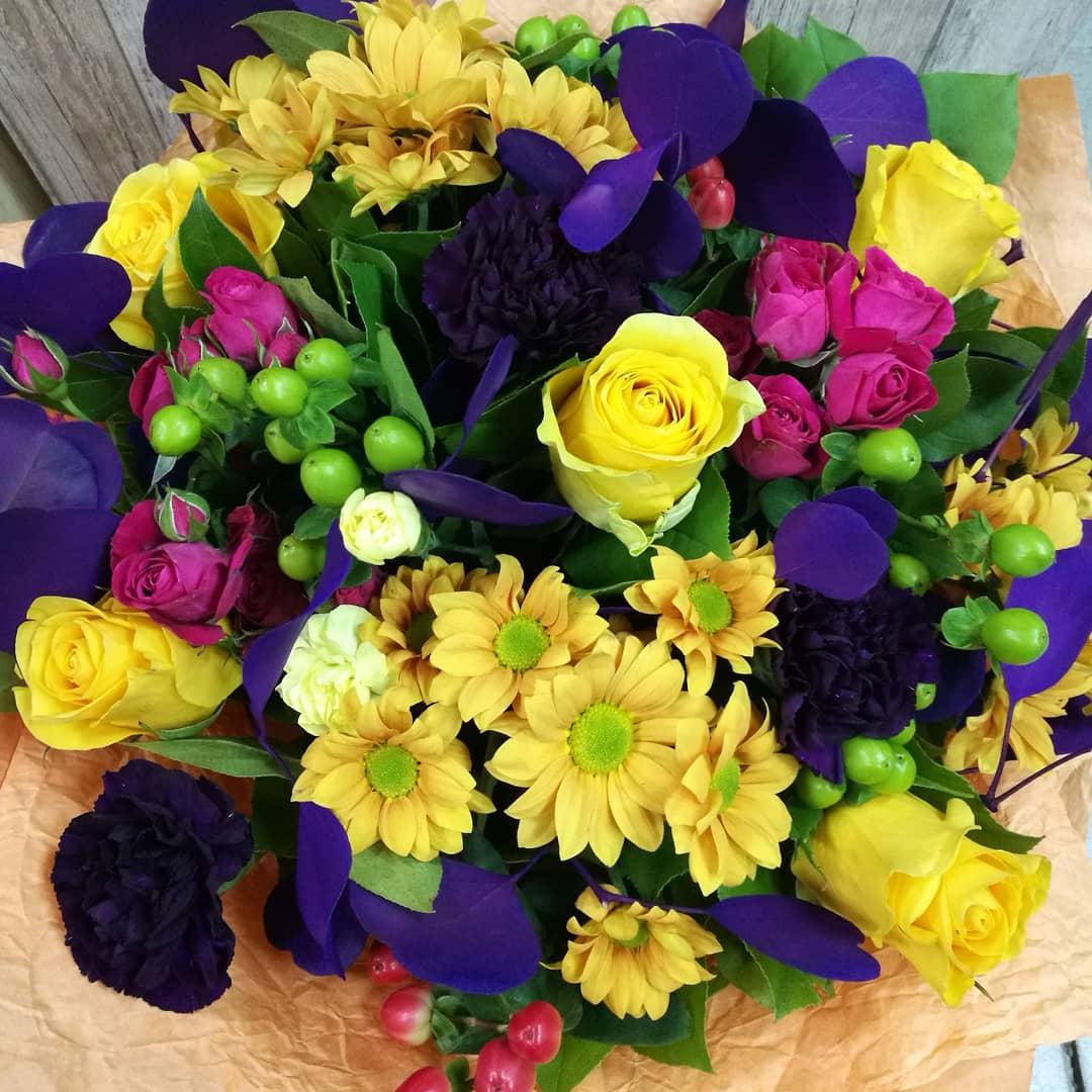 цветы ханты. букет цветов вип класса. свадебный букет в ханты-мансийске. ханты-мансийск летом. цветы ханты.